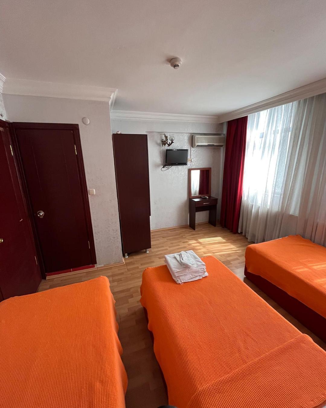 Red White Hotel Istanbul Exterior photo