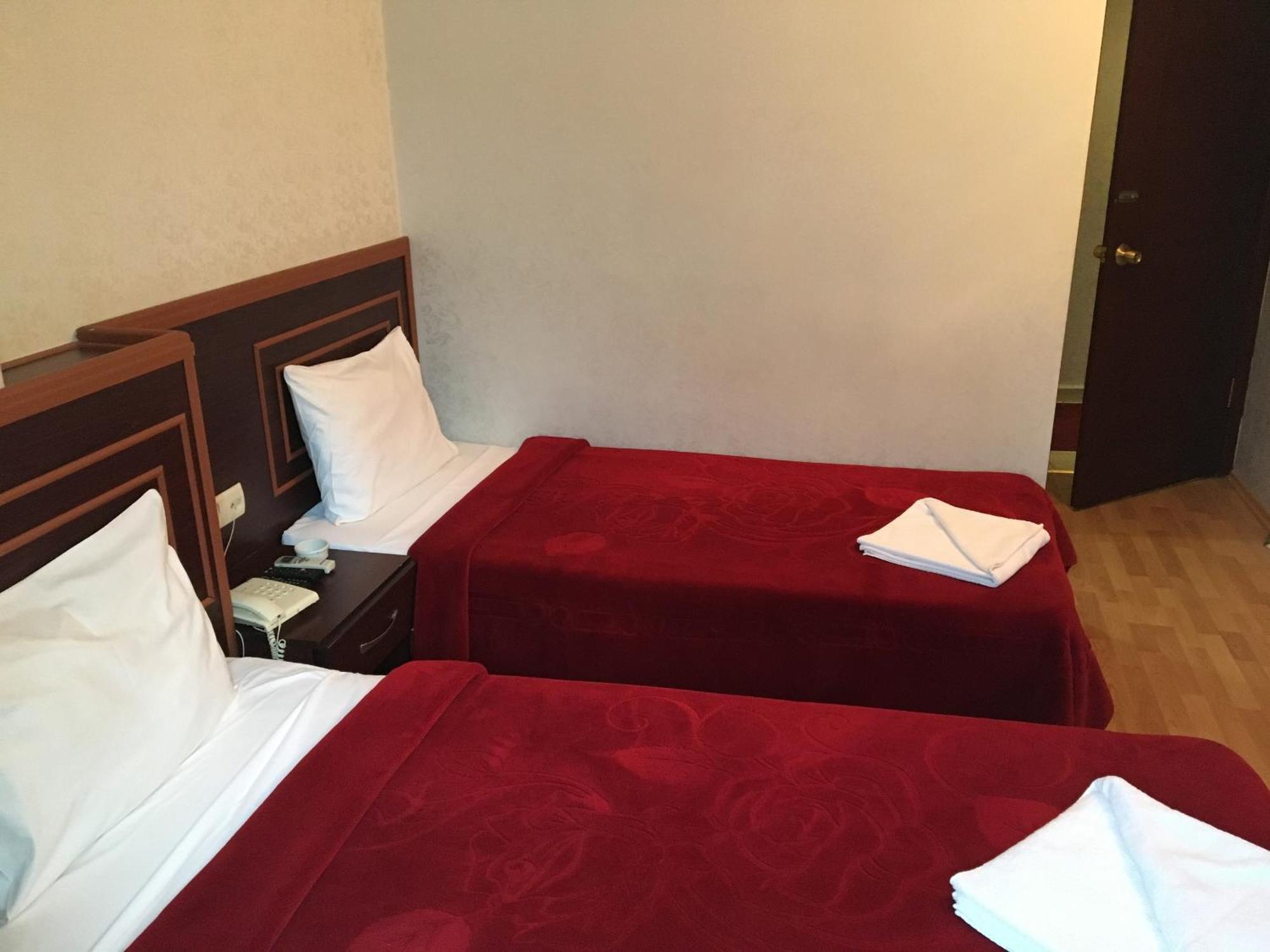 Red White Hotel Istanbul Exterior photo
